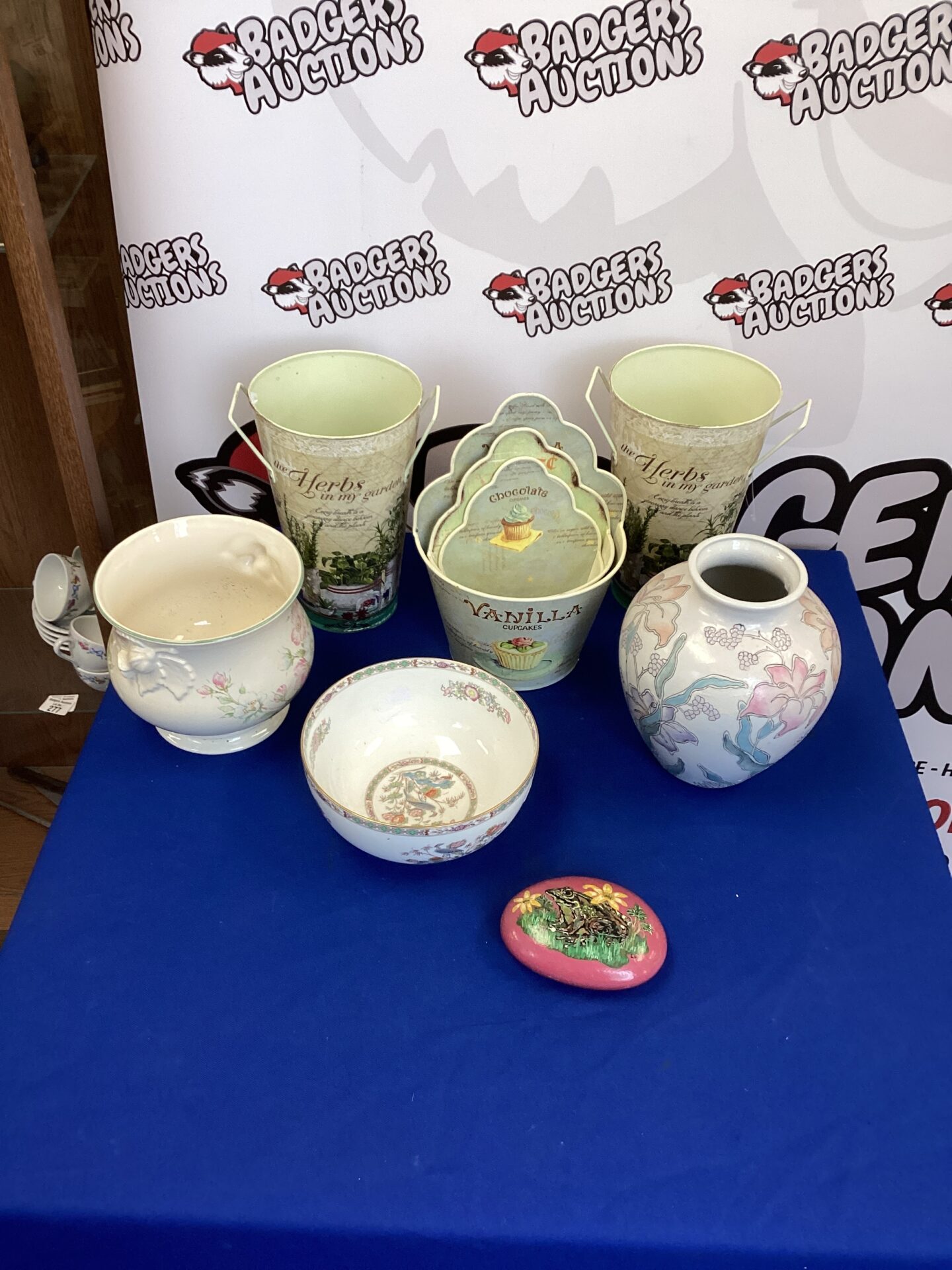 291 Kitchen items inc Wedgewood Bowl