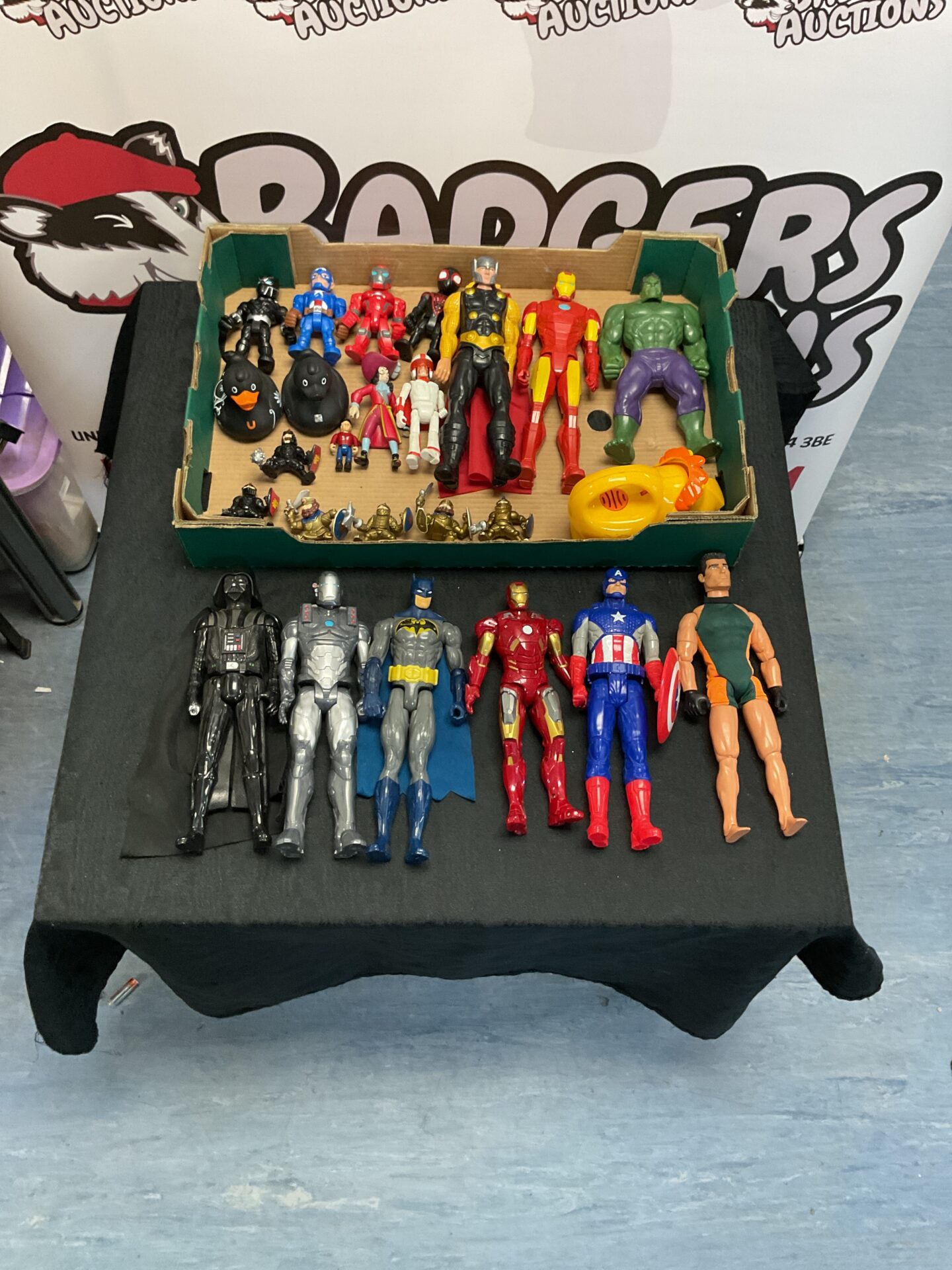 407 Crate of action figures inc 1994 fisher price castle knights, Hasbro marvel and 1994 Hasbro action man