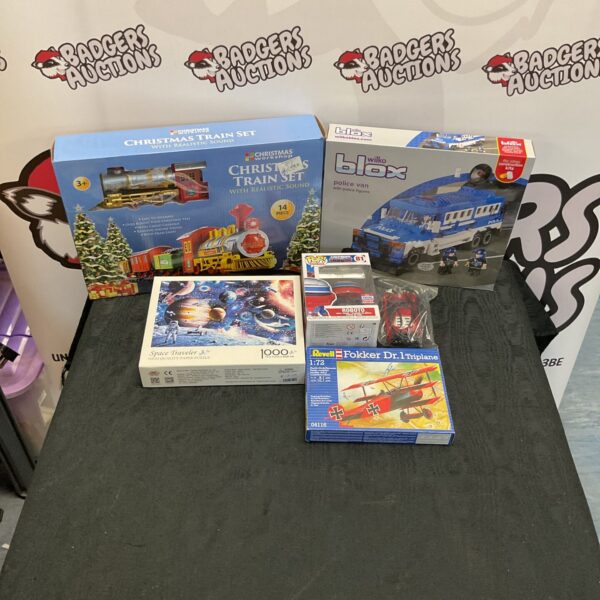 Mixed toy lot including train set, model kit and Funko Pop.