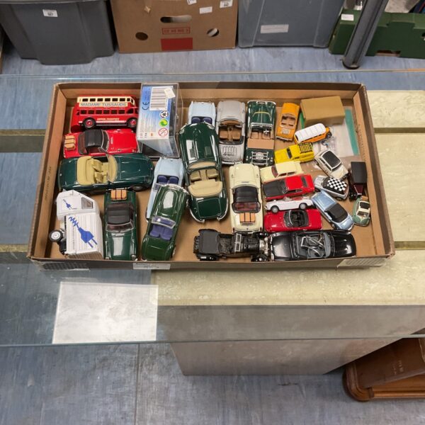 Tray of assorted diecast model cars and miniature vehicles.