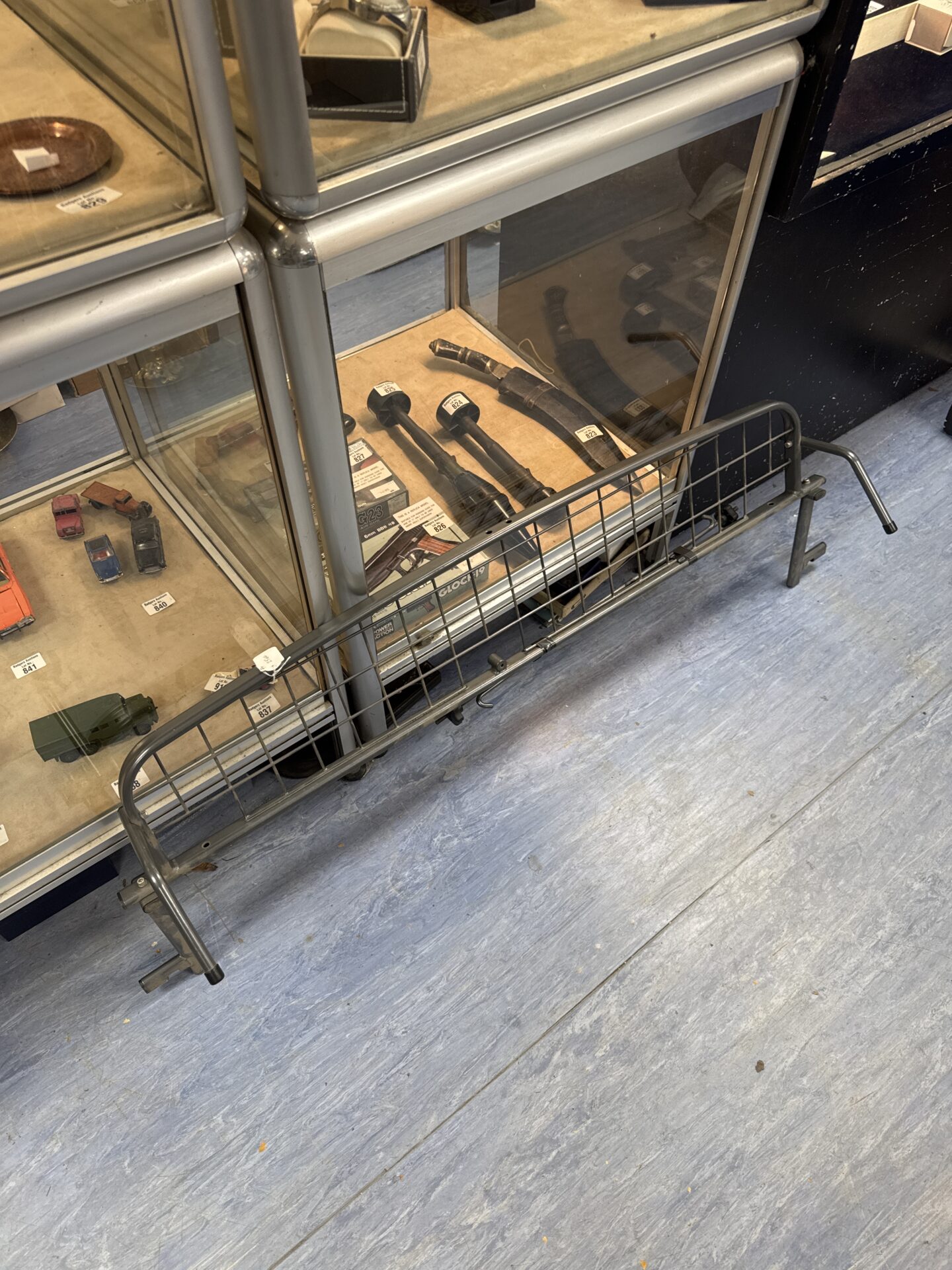 871 Travall tdg1348dm car dog guard