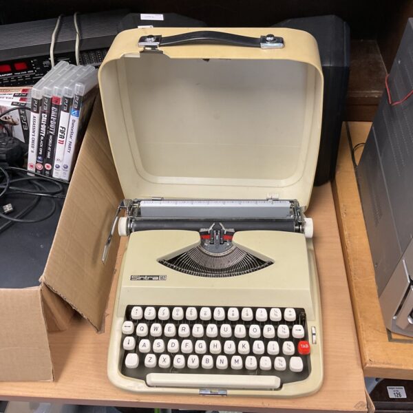 Vintage Sinatra 102 mechanical typewriter in cream and black.