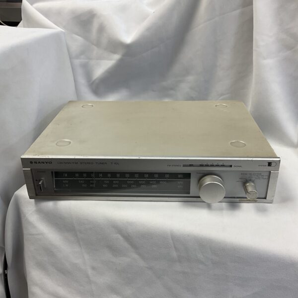 Vintage Sanyo T10L stereo tuner with tuning dial.
