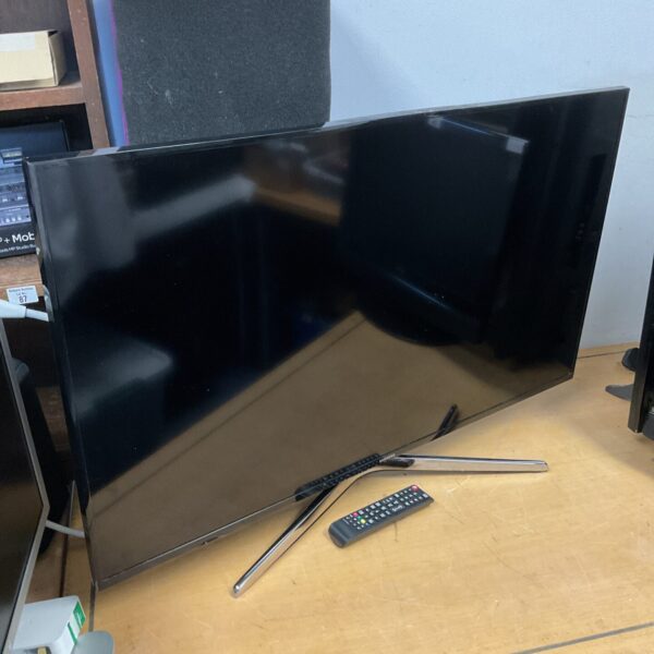 Used Samsung 40 inch LCD television with remote control.