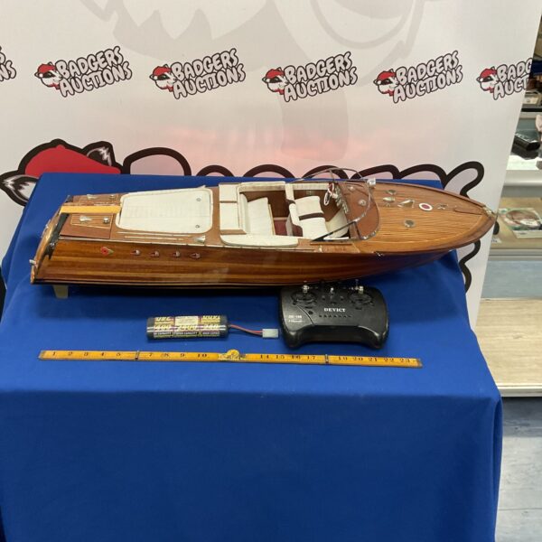 Overview of the Riva Aquarama radio control boat with accessories.