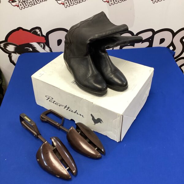 Peter Hahn ladies boots size 38 with shoe stretchers.