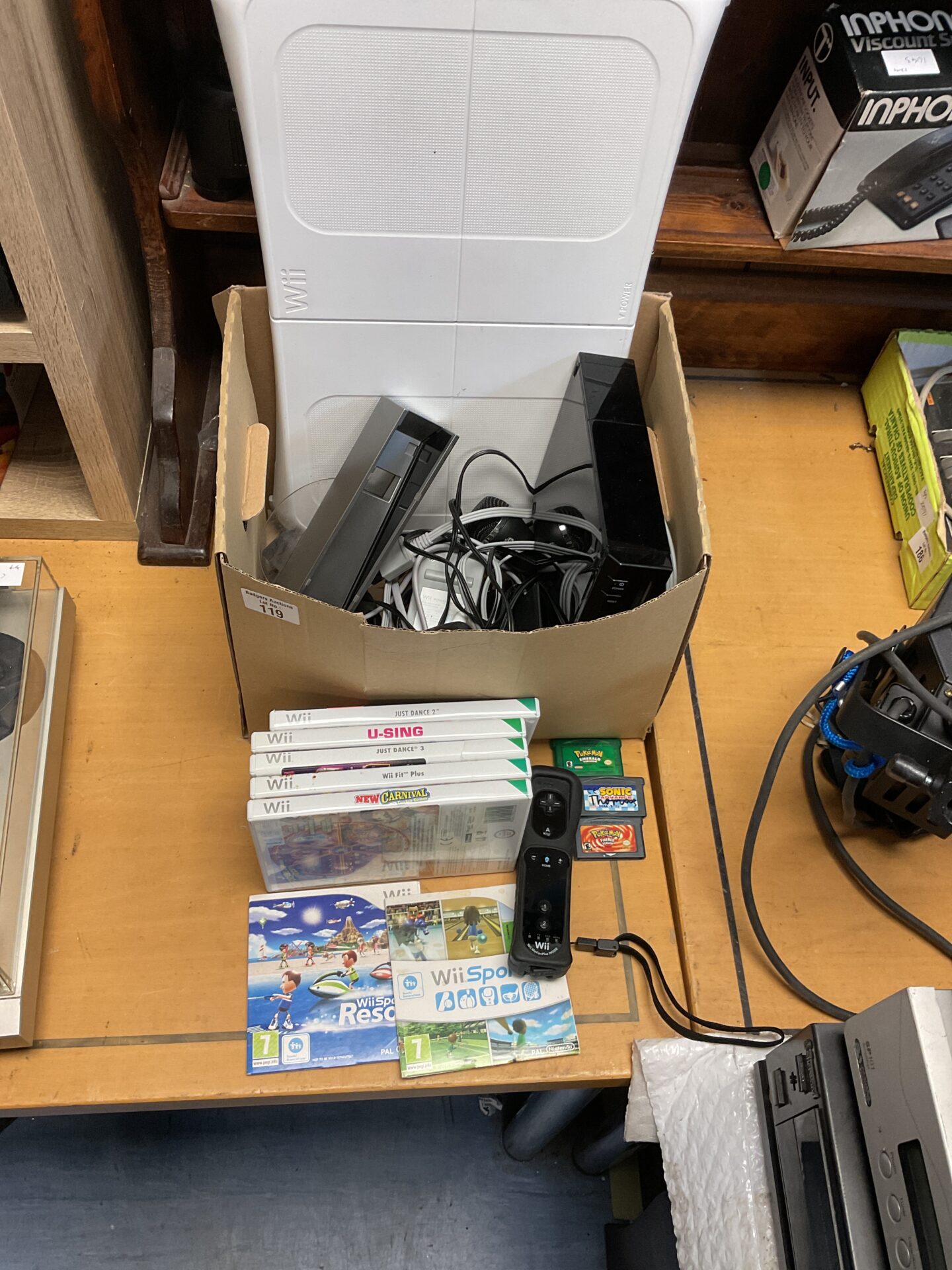 119 Black nintendo wii console with games