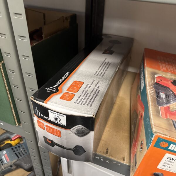 Magnusson extendable carpet stretcher tool for floor fitting.