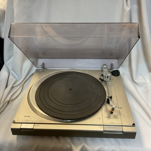Vintage Philips F7130 turntable record player in good cosmetic condition.