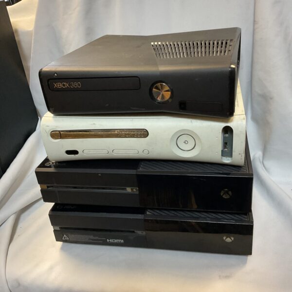 Overview of a lot of Xbox One and Xbox 360 gaming consoles.