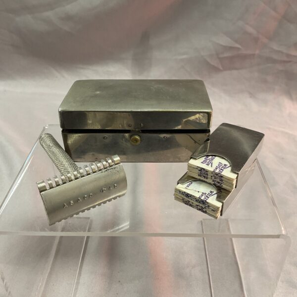 Vintage military razor in tin with Wilkinson Sword blades.