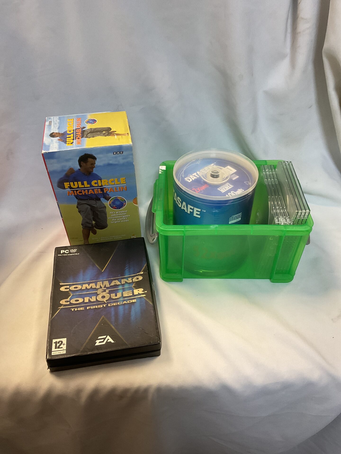 218 Box of blank cds with command & conquer pc game