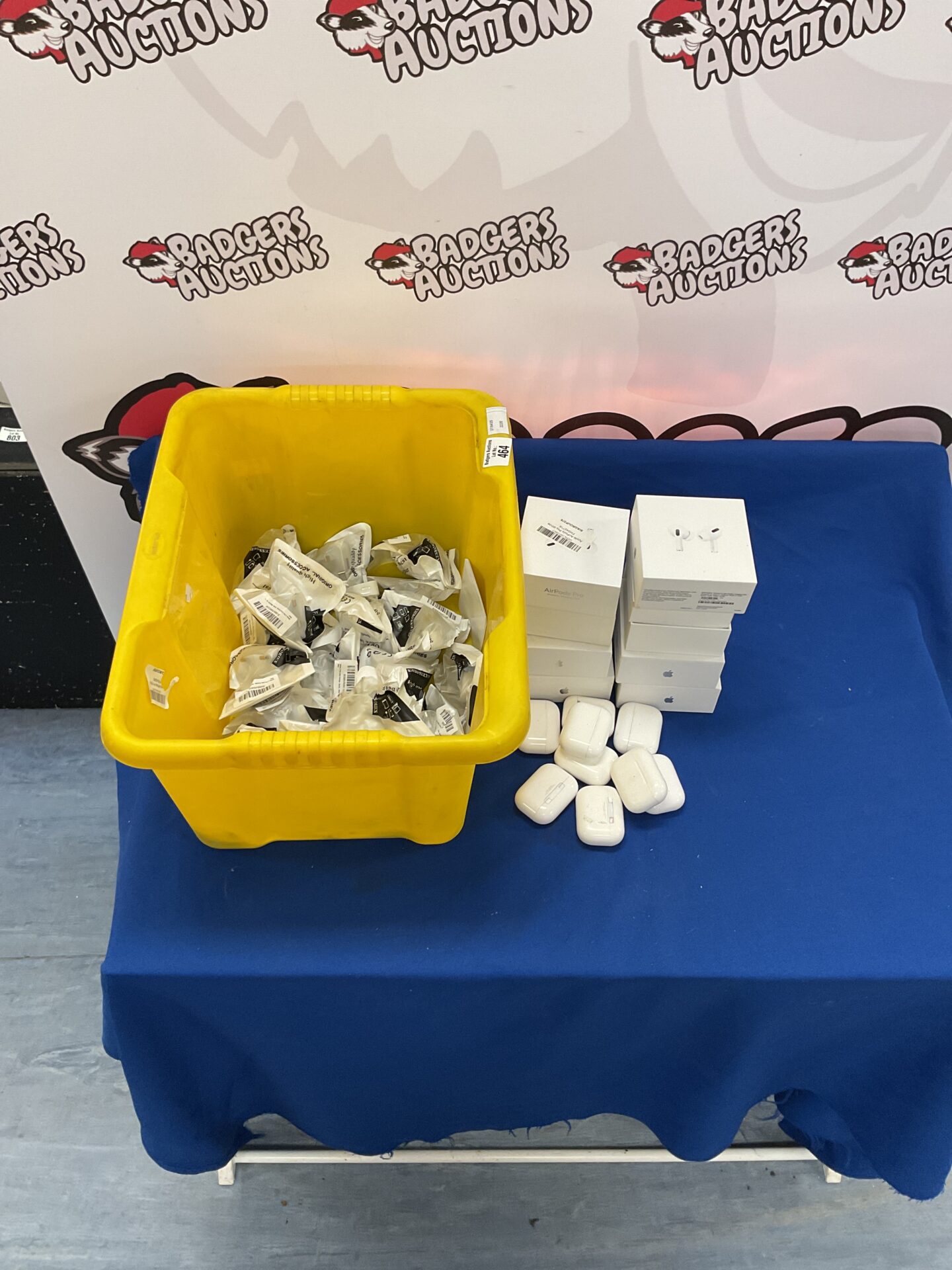 464 Box of boxed and unboxed earbuds and new plugs