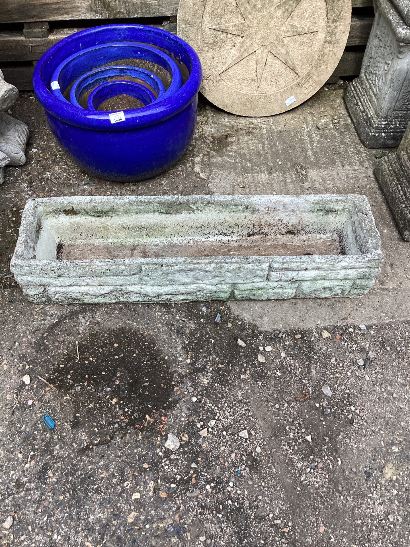 1086 Stone effect garden trough