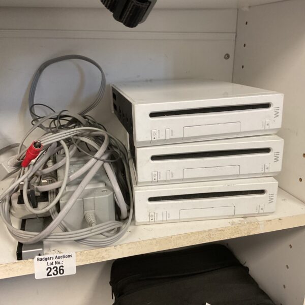 Lot of three Nintendo Wii gaming consoles presented.
