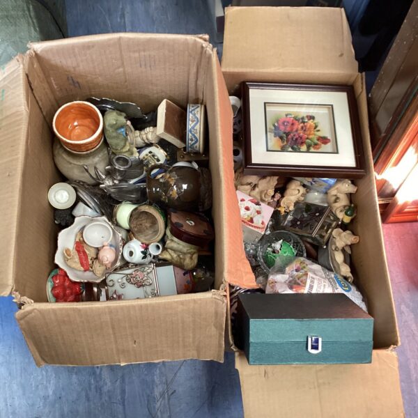 House clearance lot with vintage piggy ornaments and pottery.
