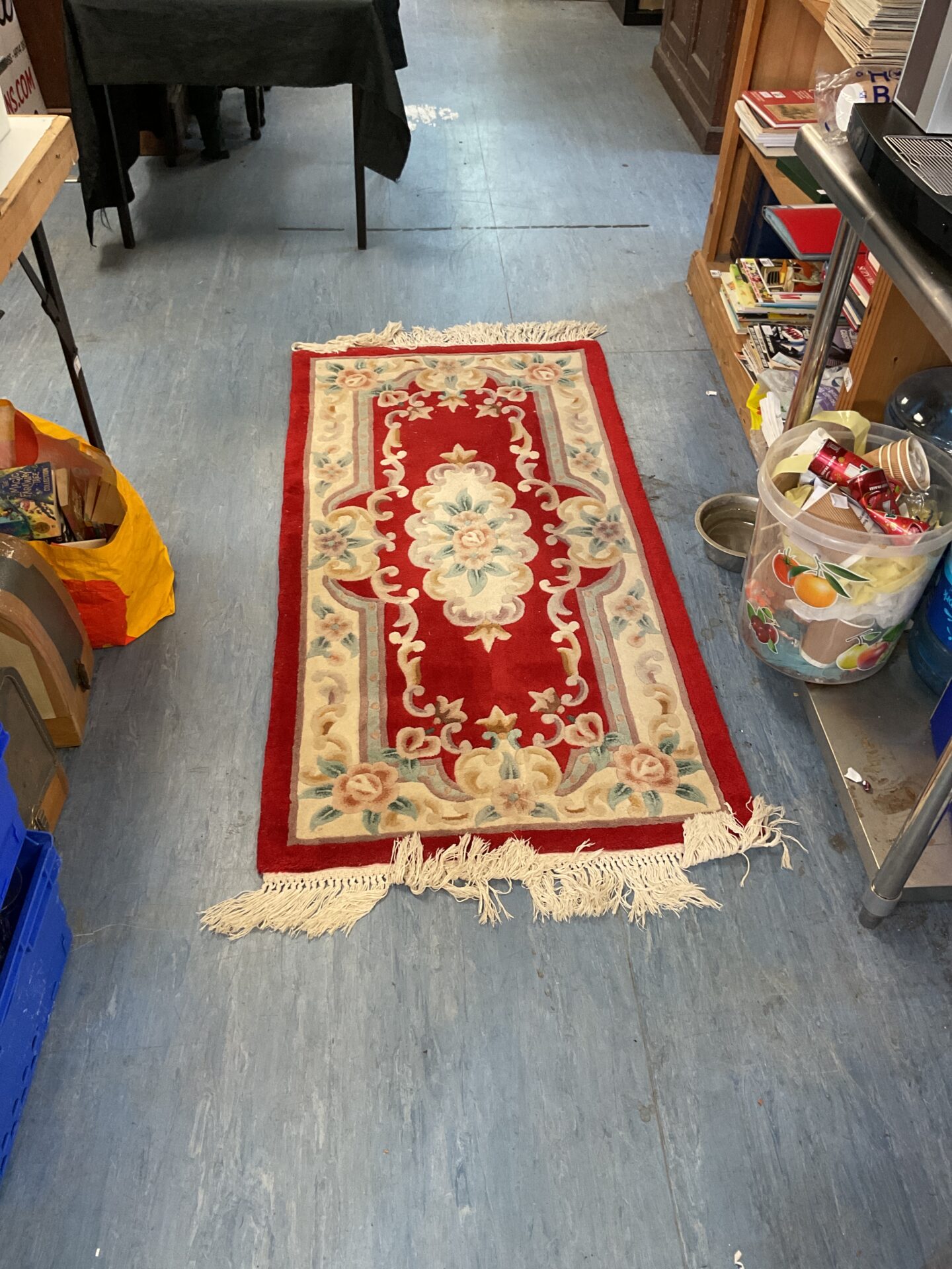 593 Red floral patterned runner rug 2ft x 5ft