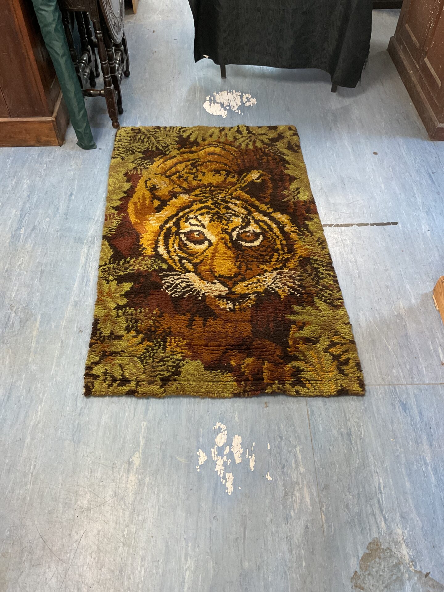 594 Tiger in jungle patterned rug 3ftx5ft