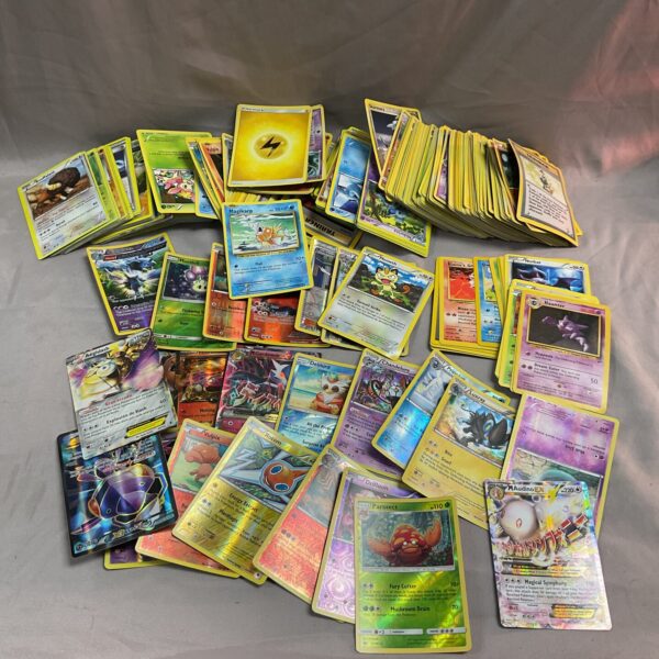 Bulk Pokemon card lot with various Pokemon species visible.