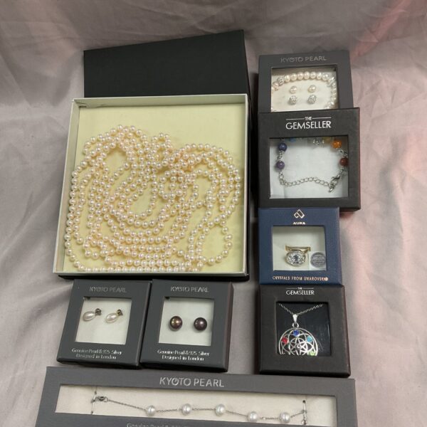 Vintage Kyoto pearl necklace and earrings set displayed in packaging.