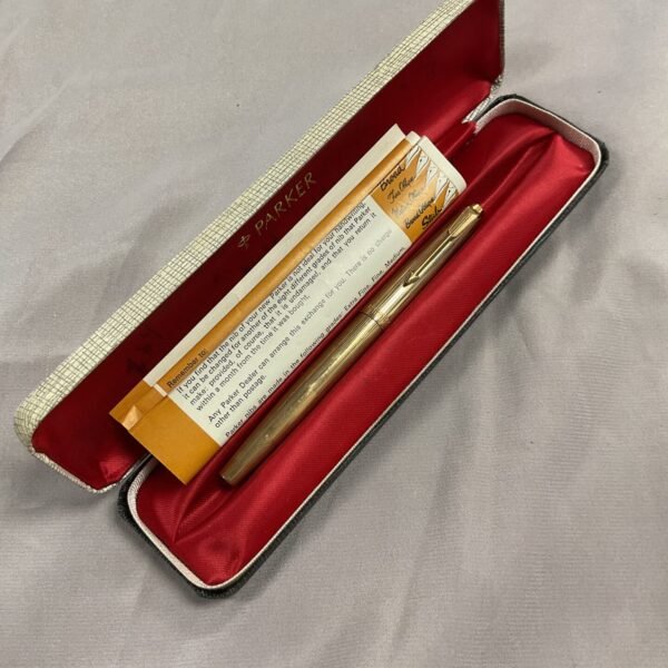 Vintage Parker 12ct rolled gold fountain pen, classic design.