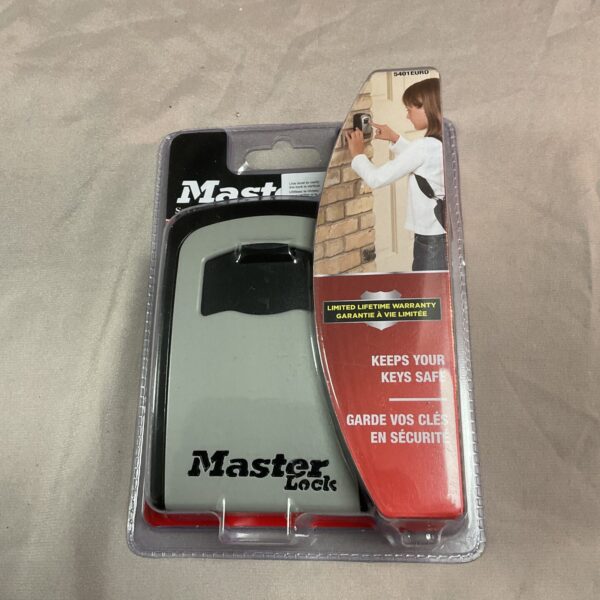 New Master Lock key safe model 5401D in original packaging.