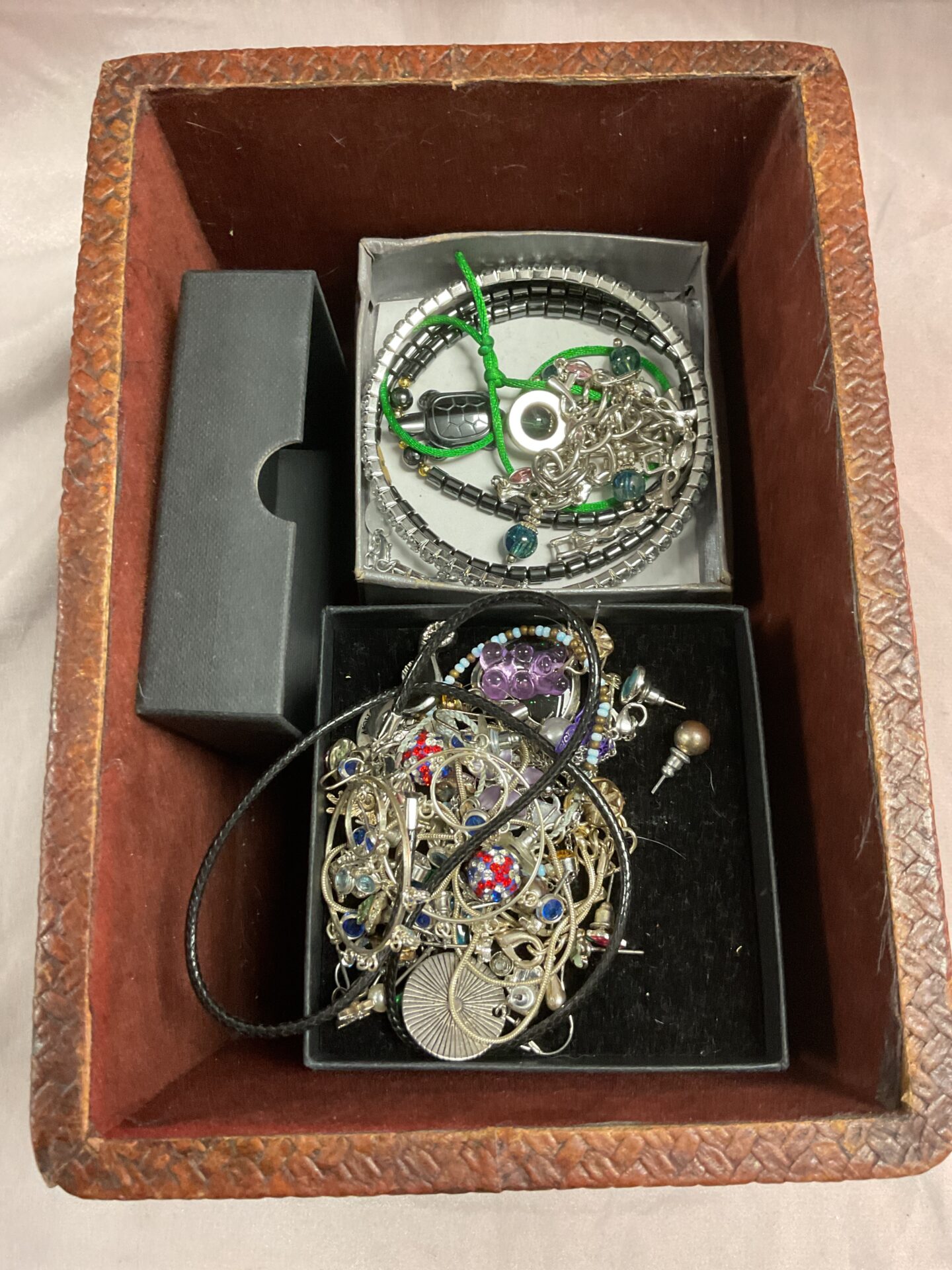 749 Box mixed jewellery