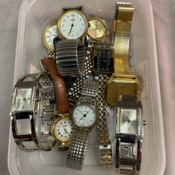 Assorted ladies wristwatches in a mixed lot for collectors.