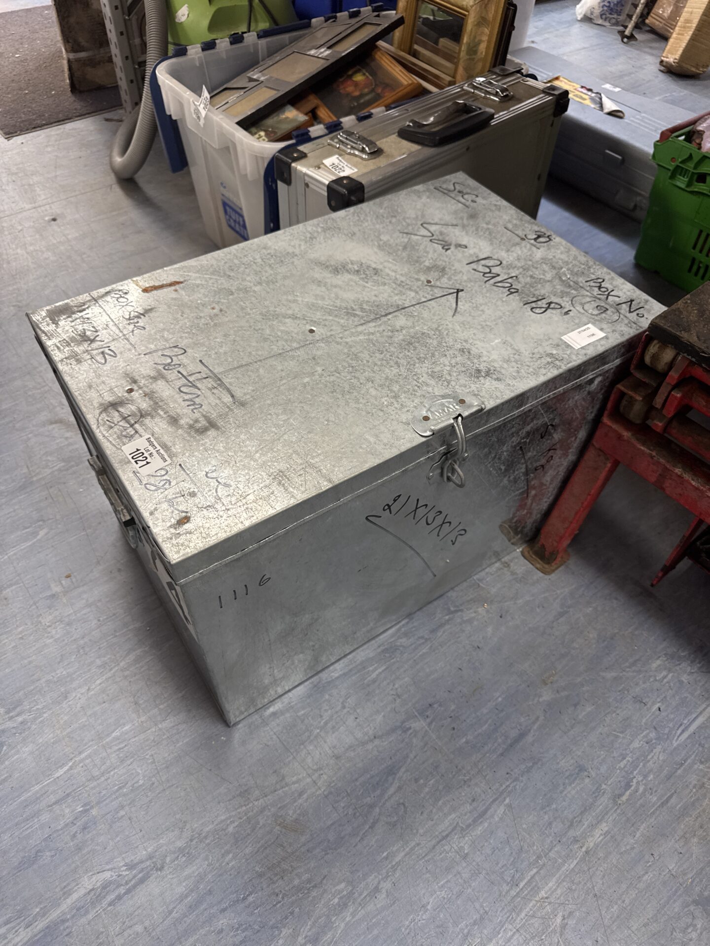 1021 Amar metal storage box 21” length