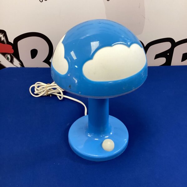 Vintage cloud table lamp with a playful design.