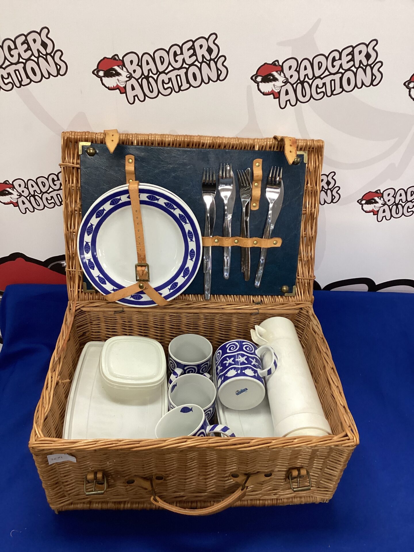 691 Wicker Picnic Hamper with contents