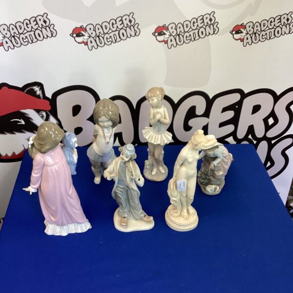 Lot of six delicate Nao porcelain figurines for collectors.