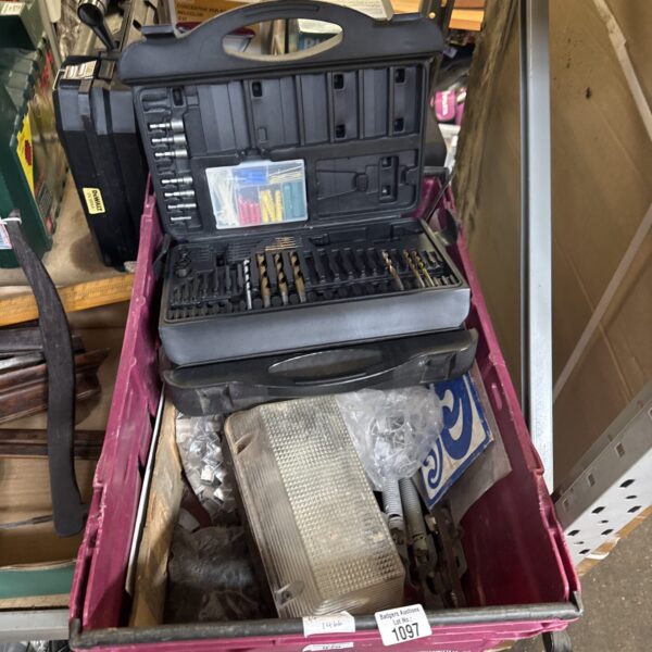 Mixed lot of tools and hardware from shed clearance.