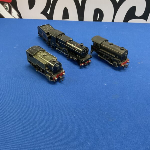 Vintage Hornby trains lot, classic model railway collection.