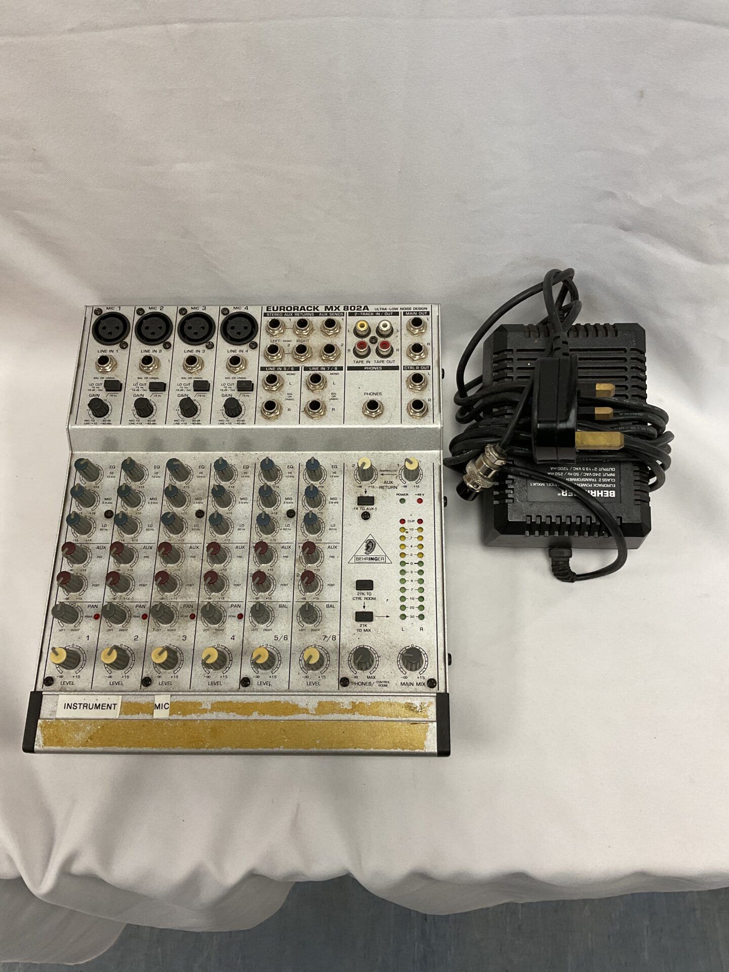 092 Behringer eurorack mx 802a mixer