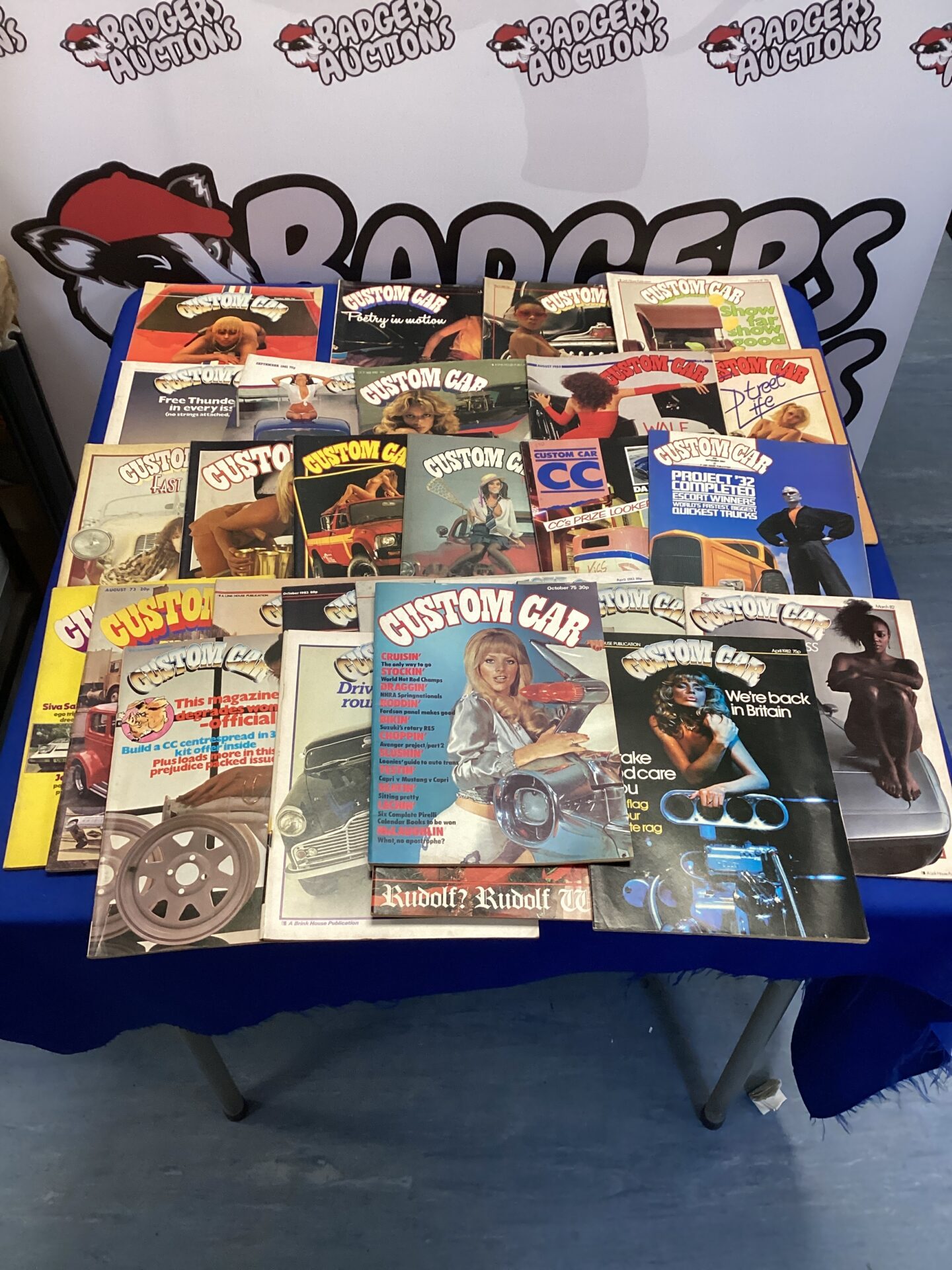 530 Box of custom car magazines October 75 issue