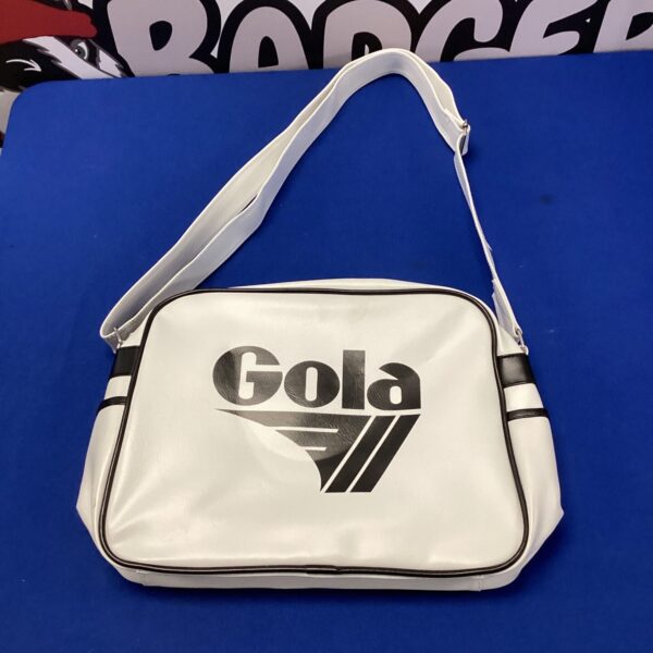 Vintage Gola shoulder bag with logo, 1980s style.