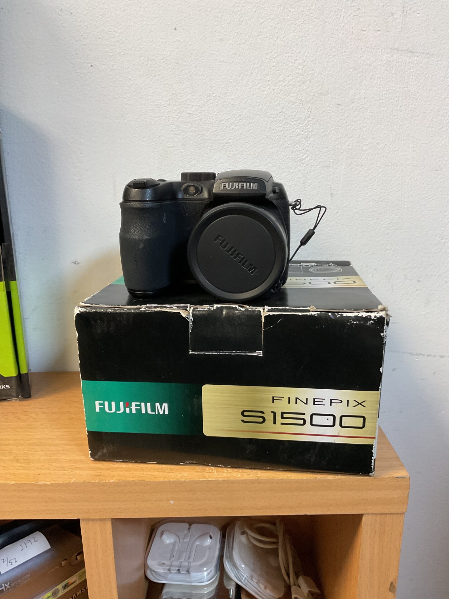 193 Fujifilm finepix s1500 digital camera