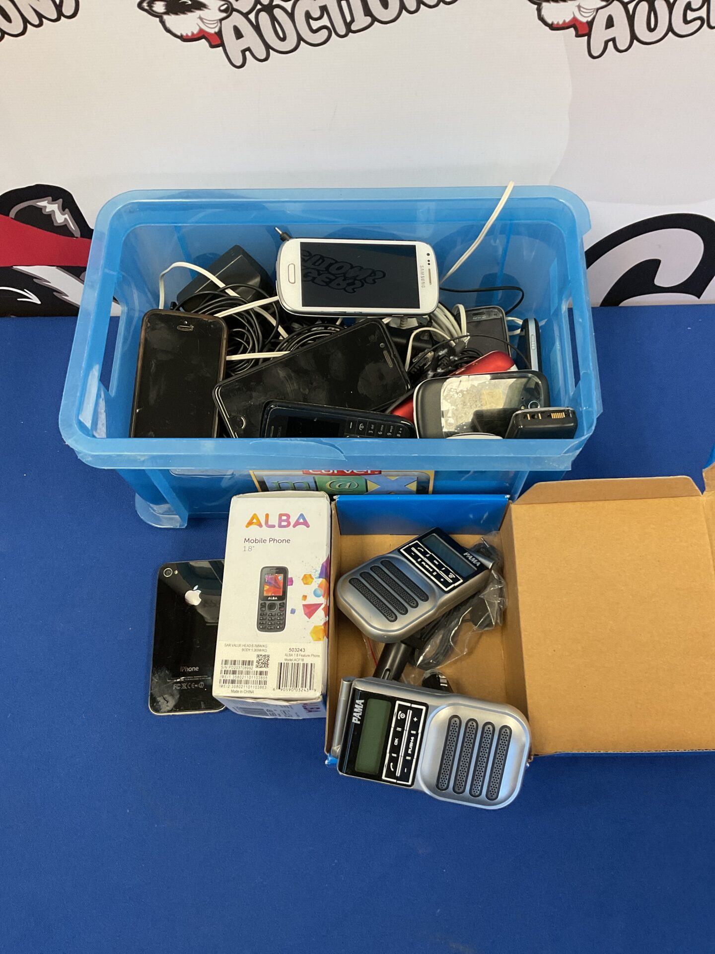 228 Box of mobile phones inc apple & samsung
