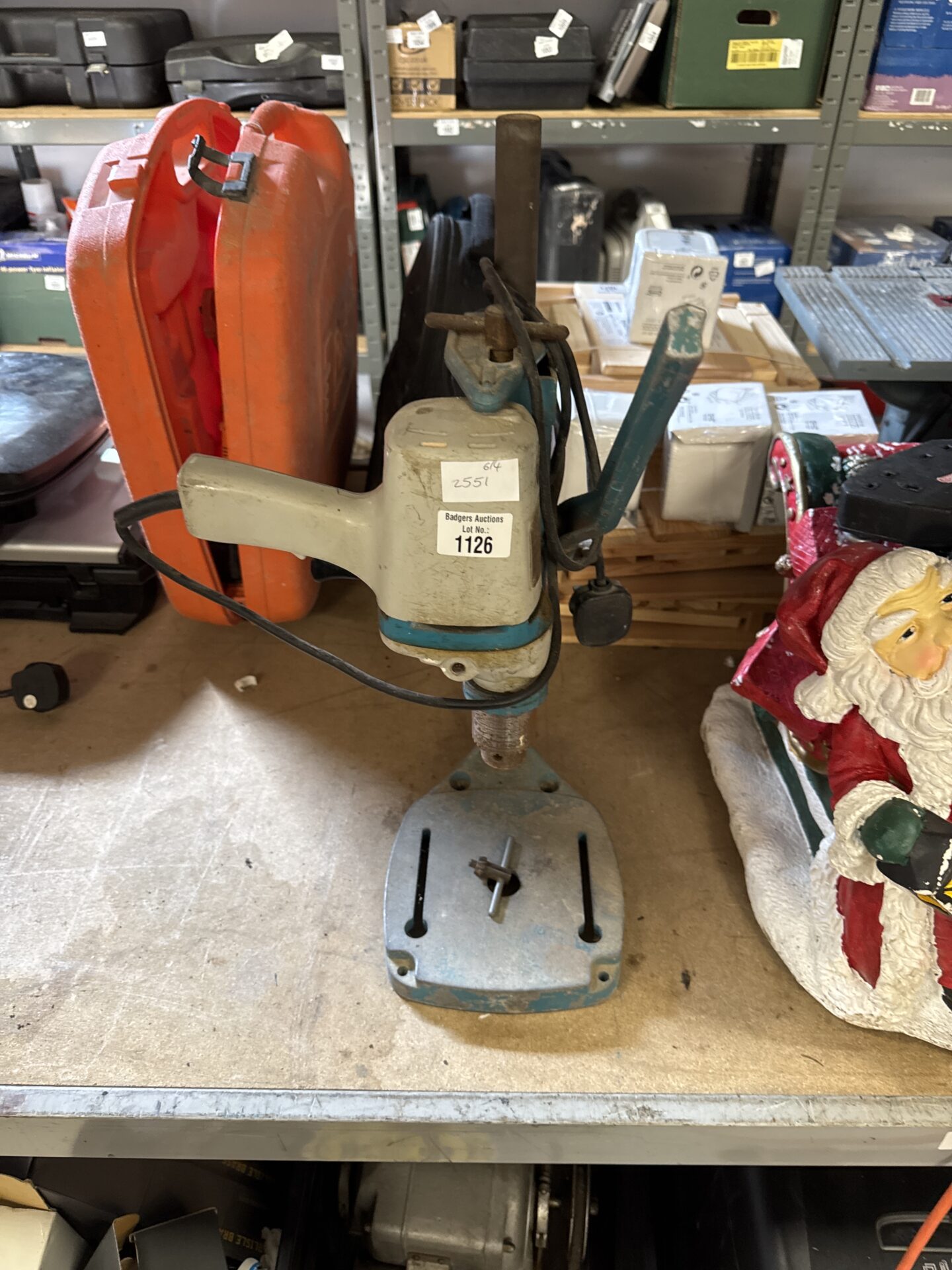 1105 Black & decker vintage drill with stand – working