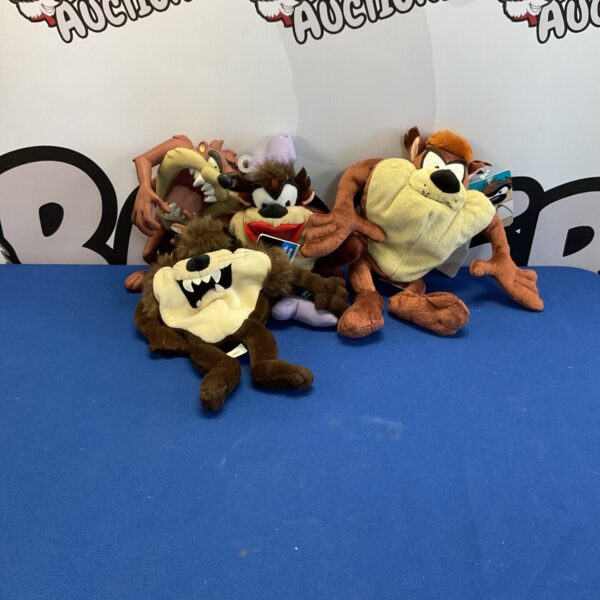 Looney Tunes Tazmanian Devil toys lot including bean bag and figure.