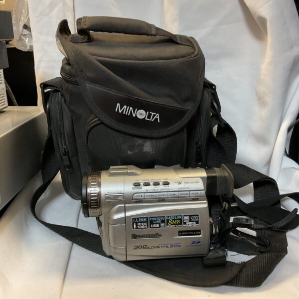 Panasonic dv401d camcorder with Minolta bag, vintage video camera.
