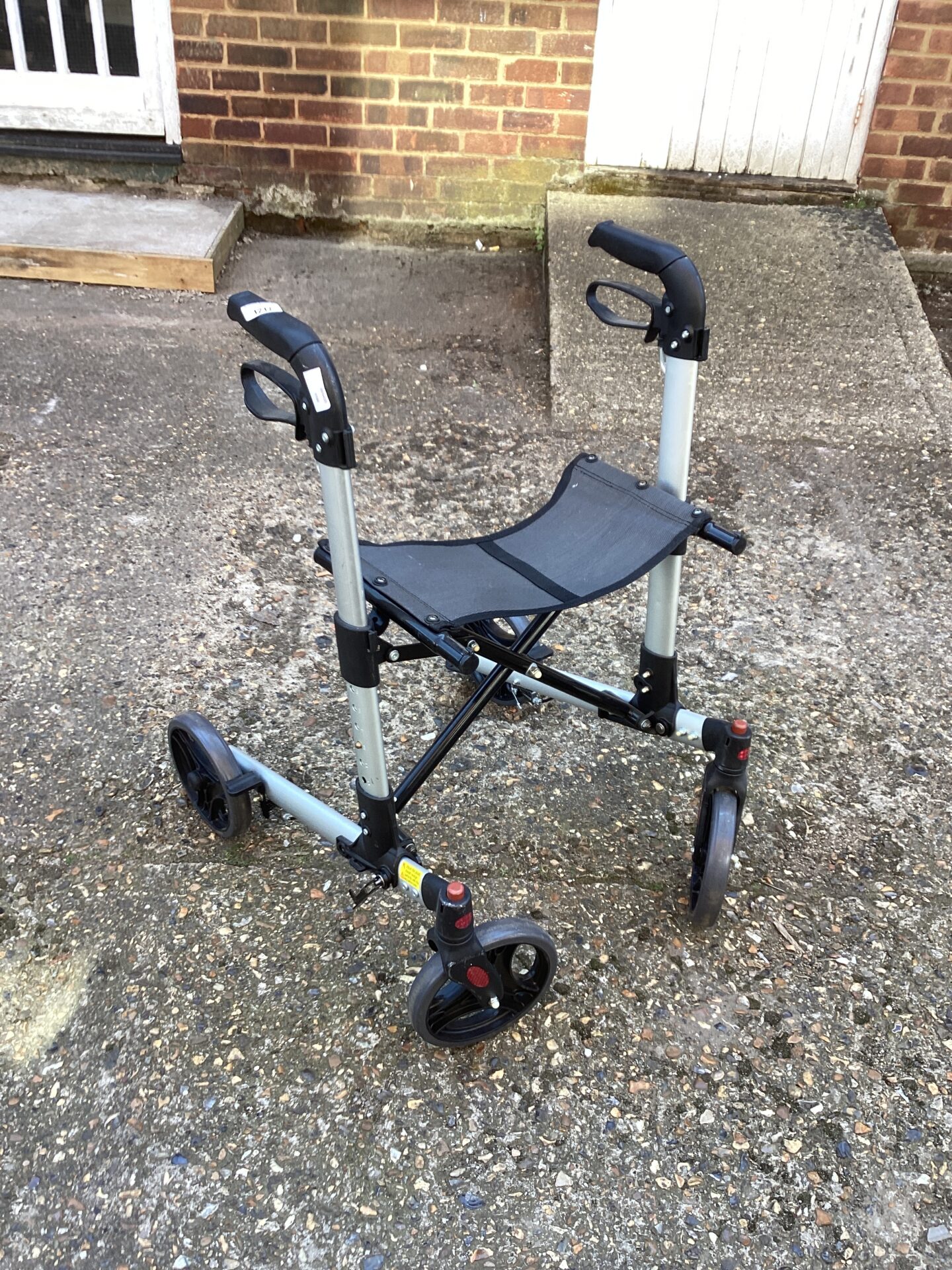 1217 Walking assistance Trolley and chair