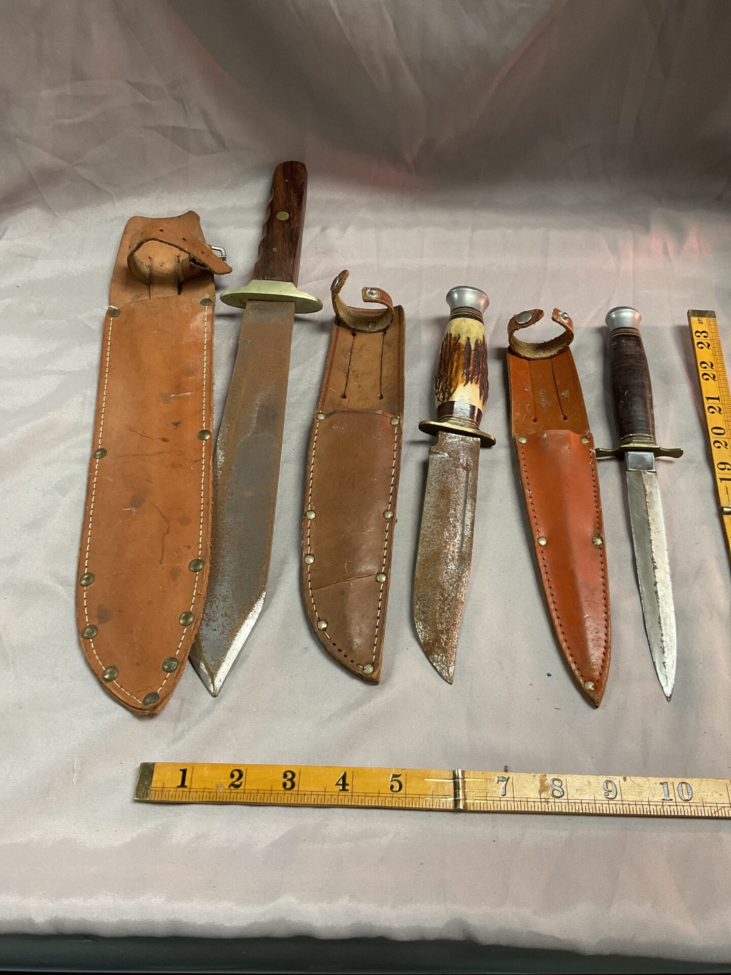 908 Three Vintage Sheath knives with sheaths