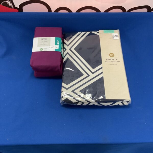 Double bed fitted sheet set with a geometric geo print from George Home.