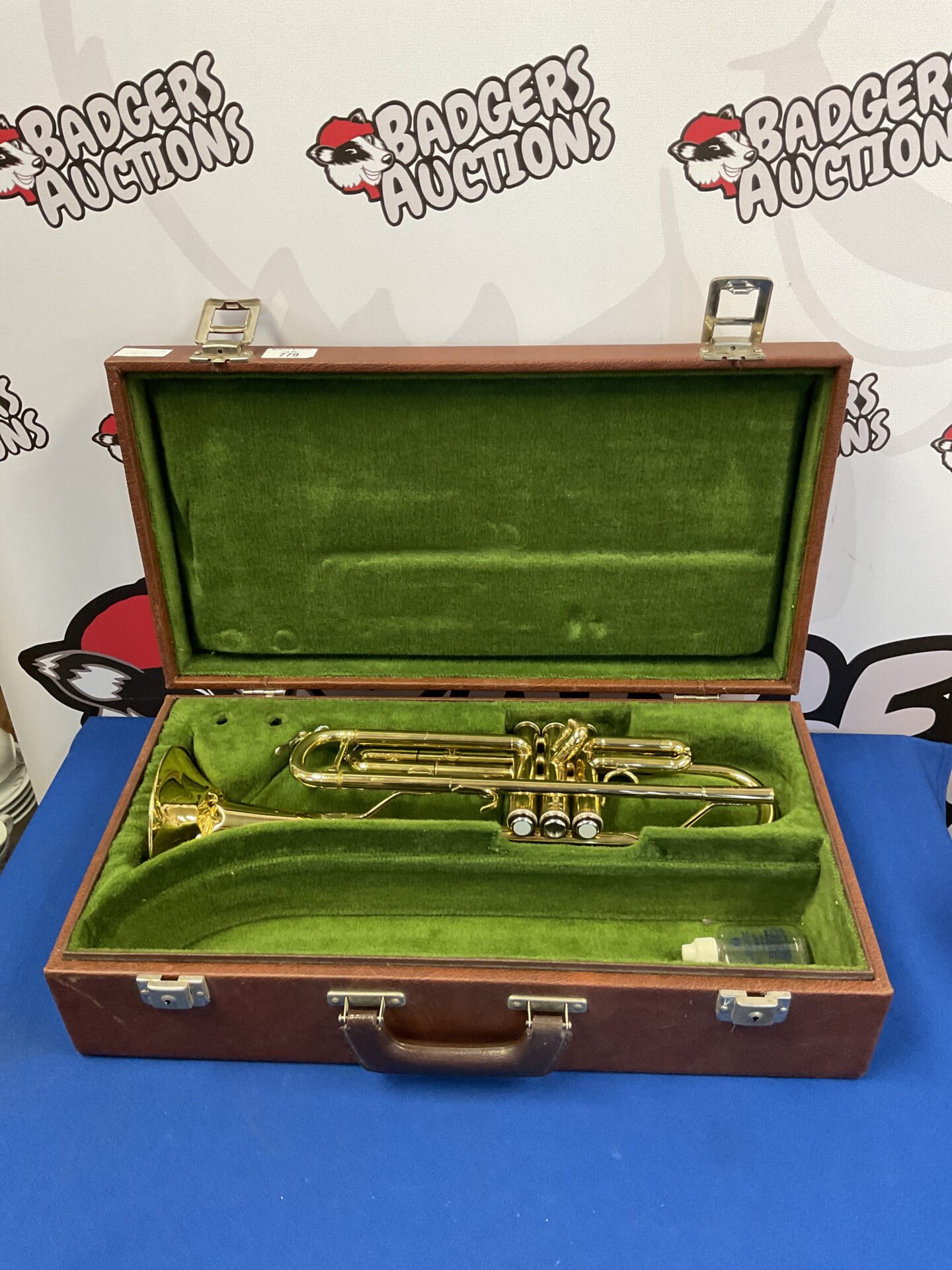 779 Damaged jupiter trumpet un case