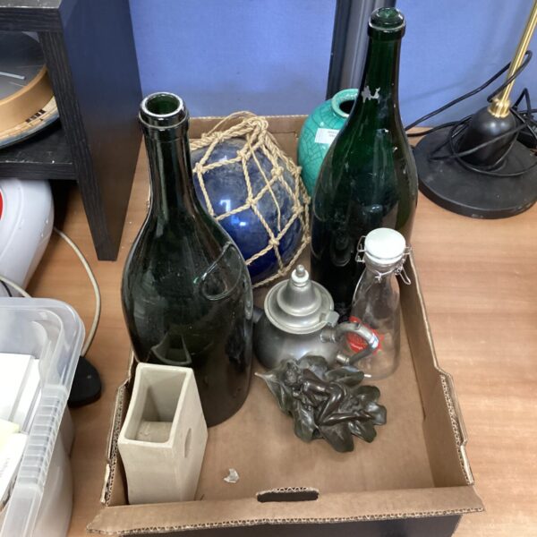 Mixed lot of vintage bottles and resin figurine for collectors.