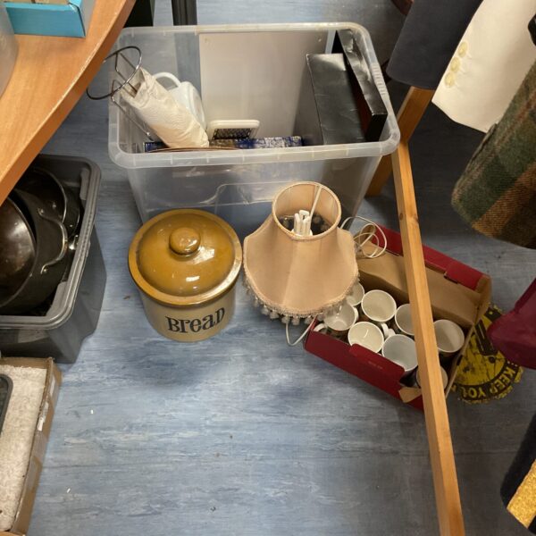 Vintage lamp, bread bin and mixed lot of mugs on display.