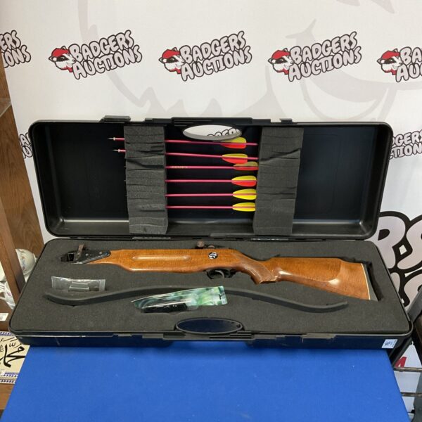 Barnett Wildcat crossbow in its original hard case with arrows.
