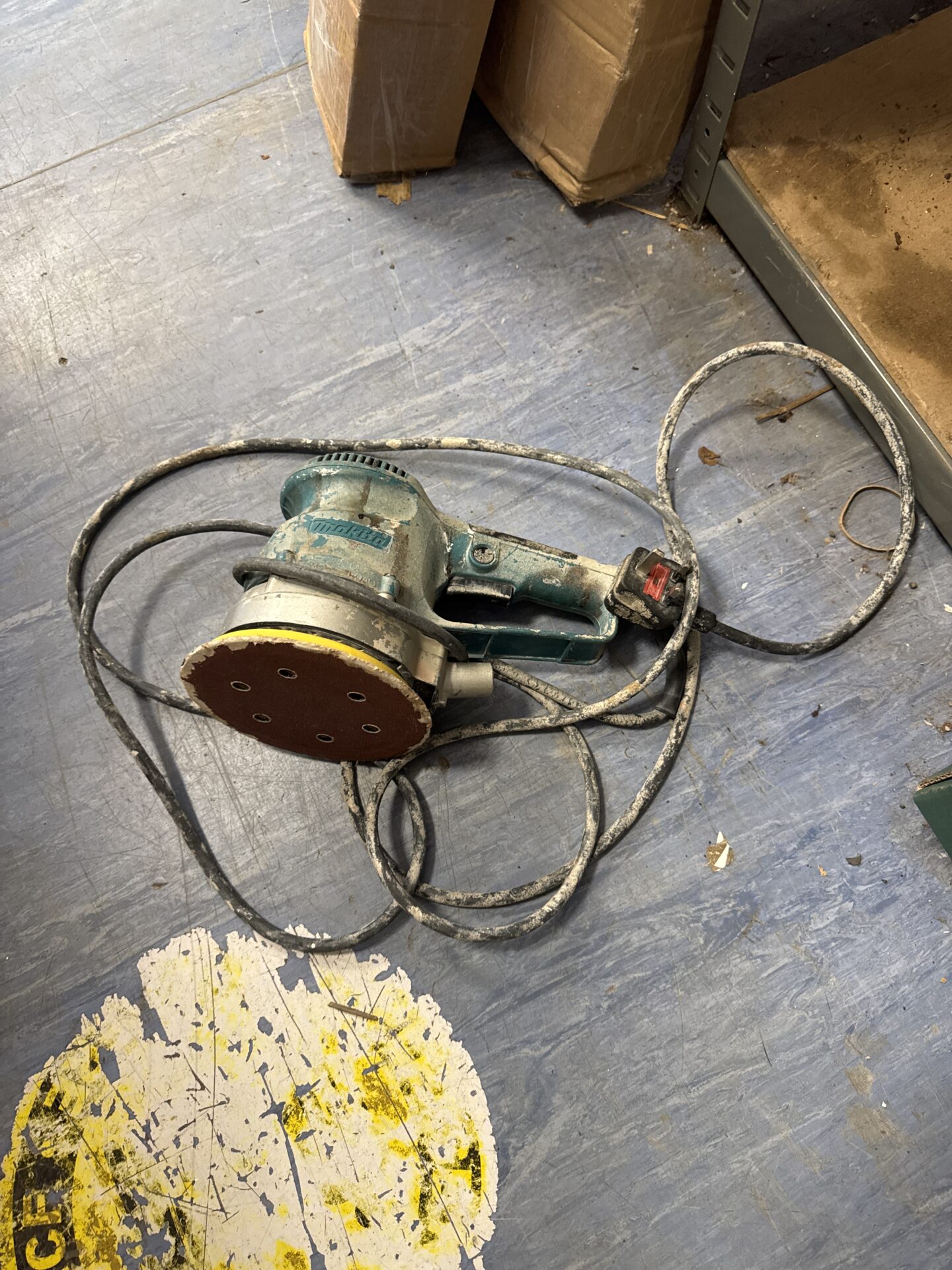 1045 Makita orbital sander – working